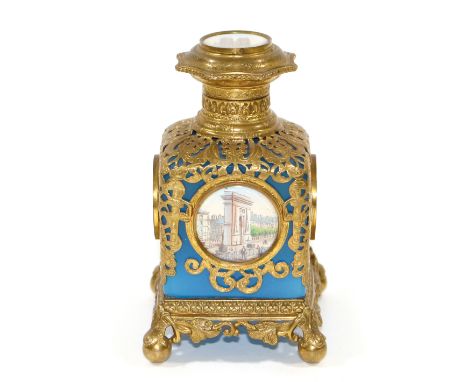 Flakon Frankreich um 1840.: Blaues Opalglas mit reich vergoldeter Messingmontur. Deckel sowie an 4 Schauseiten mit gemalten M