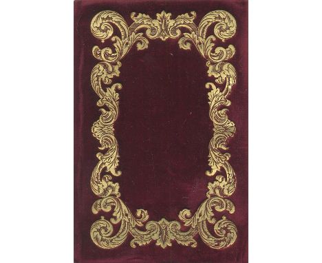 Weinroter Samteinband: mit Goldprägung auf beiden Deckeln, ledernen Schließlaschen mit eingestecktem Bleistift. 13,5 x 9 cm. 