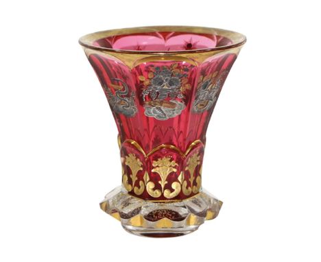 Freundschaftsbecher: Böhmen um 1840. Parzenbecher mit 7 Allegorien im Tiefschliff mit Silber u. Goldbemalung. Mehrpassiger, g