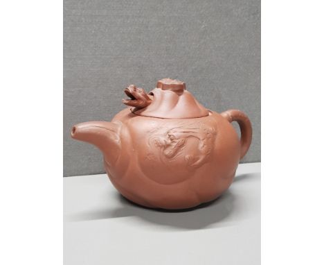 CHINESE TERRACOTTA YIXING TEAPOT WITH DRAGON FINIAL