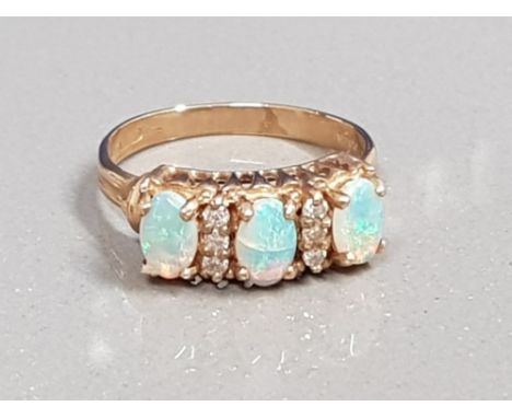 9CT GOLD OPAL 3 STONE RING 3.5G SIZE Q