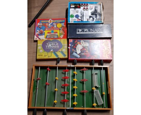 MISCELLANEOUS VINTAGE GAMES INCLUDING TABLE TOP FOOTBALL AND CHAMPION TABLE TENNIS PLUS STUDENTS MICROSCOPE ETC