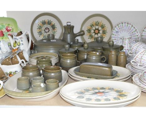 LANGLEY 'SHERWOOD' DINNERWARES, to include two tureens, sauce boats, butter dish, oval platters, cups/saucers etc (over 30 pi
