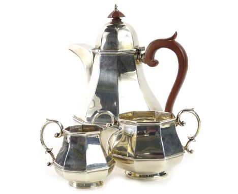 A George V silver three piece tea set, comprising teapot with composition knop and handle, milk jug and two handled sugar bow