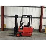 **(INCLUDES CHARGER)**LINDE E18 ELECTRIC FORKLIFT (1995)