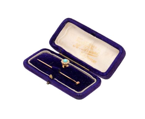 A turquoise and diamond collar stud and stock pin, comprising the stud with screw back, set in bright yellow metal, unmarked,
