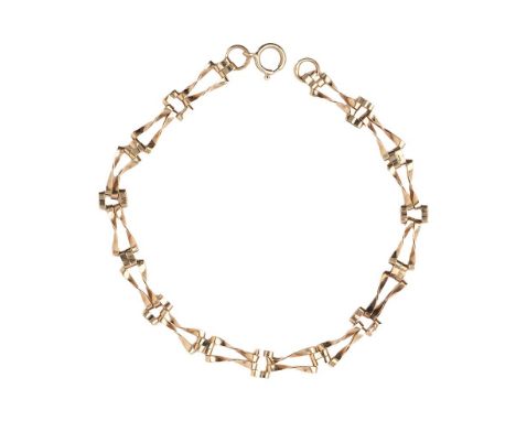 A vintage 9ct yellow gold gate link bracelet. Length 17.5cm. Weight 2.2g  In good condition.