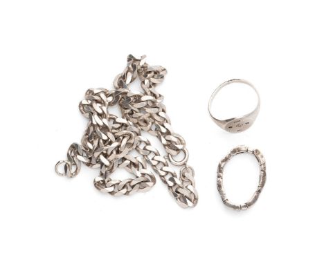 A collection of silver jewellery to include a gents curb link neck chain (length 45.5cm), a signet ring (Ring size Q) and a '