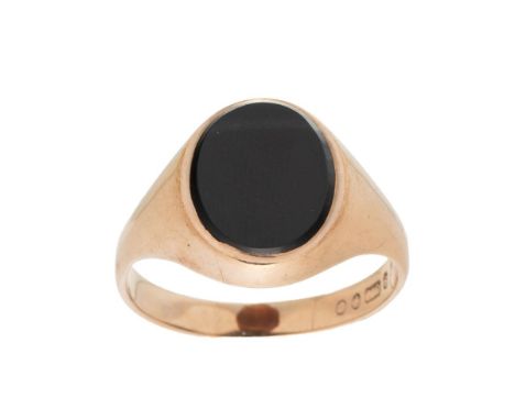 9ct gold gent's ring, set onyx, 3.9g, size R/S.