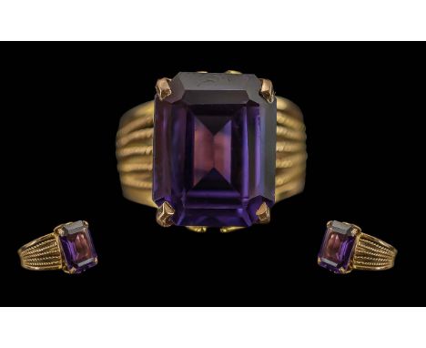 Ladies - Excellent 18ct Gold Single Stone Amethyst Set Dress Ring, with Quality Setting / Shank. Marked 18ct to Shank. The La