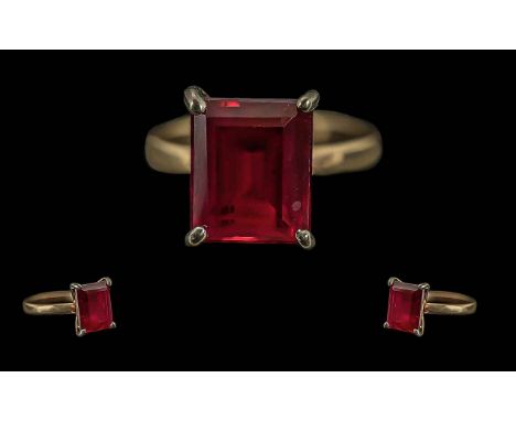 Ladies Pleasing 9ct Gold Red Spinel Set Ring, marked 9ct to shank.  The large step cut red spinel of excellent rich colour. E