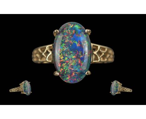 Ladies Attractive 9ct Gold Single Stone Opal Set Ring Open worked shoulders marked 9ct to interior of shank. The large oval s