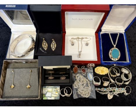 Collection of 925 Silver Jewellery Items, Includes Rings, Chains, Bangle, Pendant, Necklace etc + Some Other Pieces of Jewell