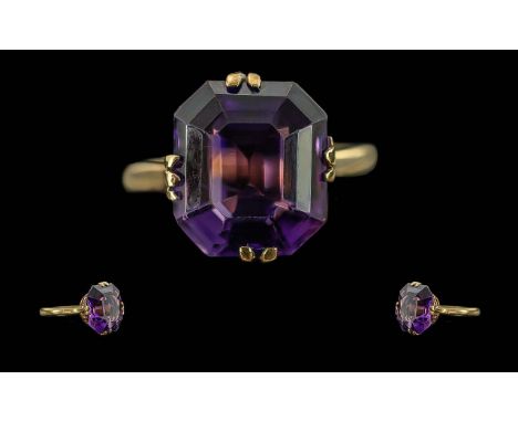 Ladies Pleasing Quality 18ct Gold Single Stone Amethyst Set Ring, Marked 18ct to Interior of Shank. The Rectangular Shaped St