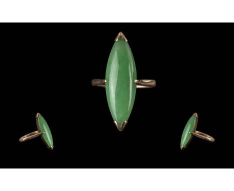 Antique Period Chinese Gold Single Stone Jade Set Ring, Gold Chinese Character Marks to Interior of Shank. Ring Size O. Weigh