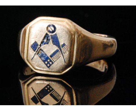 A 9ct hallmarked gentleman's signet ring with enamelled Masonic compass and set square to canted square head, ring size R 1/2