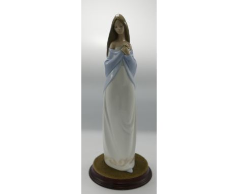 Nao Porcelain tall figures of Young Lady with Flowers: height 35cm(2) 