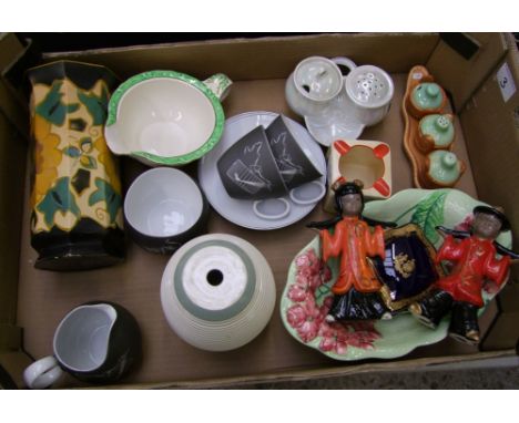 A mixed collection of items: Carlton Ware ashtray, cups, saucers, vases etc (1 tray). 