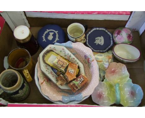 A mixed collection of items: Wedgwood jasper ware lidded pot and pin dish, Carlton Ware Rouge Royale vase etc (1 tray). 