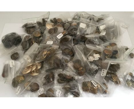 A collection of WW2 British Army, RAF, Royal Navy, Civil Defence buttons, rank insignia and brass shoulder titles including R