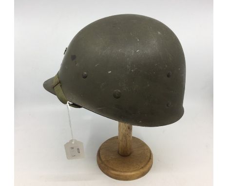 WW2 US Army M1 Helmet Liner. Tan webbing straps. Fixed liner chinstrap in web canvas. No leather sweatband present or nape st