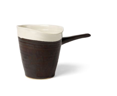  DAME LUCIE RIE D.B.E. (AUSTRIAN/BRITISH 1902-1995) AND HANS COPER (GERMAN/BRITISH 1920-1981) POURING VESSEL, c. 1950-55 impr
