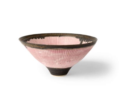 DAME LUCIE RIE D.B.E. (AUSTRIAN/BRITISH 1902-1995) BOWL, c. 1978-80 impressed maker's mark, porcelain, inlaid radiating pink