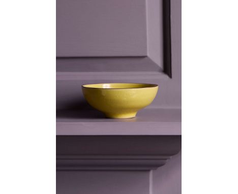  DAME LUCIE RIE D.B.E. (AUSTRIAN/BRITISH 1902-1995) FOOTED BOWL, c. 1967 impressed maker's mark, porcelain, with yellow glaze