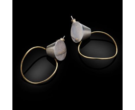  DOROTHY HOGG M.B.E. (BRITISH 1945-2022) PAIR OF EARRINGS each modelled as a tapering oval cylinder suspending a gilt hoop, p