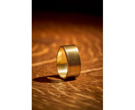  ANDREW LAMB (BRITISH 1978-) PEAR RING 2, 2005 from the Changing Colour series, maker's mark ADL, 750, hallmarked for Edinbur
