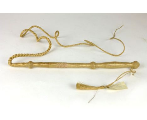A Napoleonic Prisoner of War straw-work whip, handle l. 40 cm. CONDITION REPORT: Minor losses.