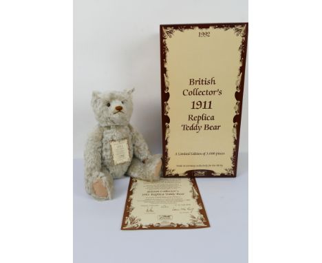 Steiff - A 1992 limited edition boxed mohair Steiff 'British Collector's 1911 Replica Teddy Bear' - The #406645 white bear ha