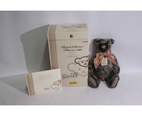 Steiff - A limited edition boxed mohair 2007 British Collector's Steiff teddy bear - The #662508 'Old Black Bear' has white b