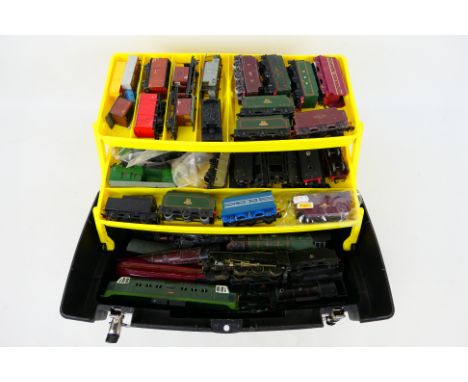 Hornby Dublo - Graham Farish - A box of OO gauge spares including 16 x loco bodies, 14 x tenders, and some rolling stock part
