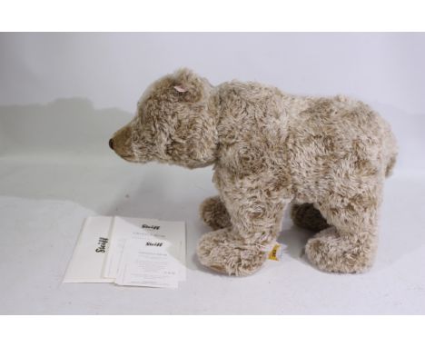 Steiff - An unboxed limited edition mohair Steiff grizzly bear - The #036361 bear has metal joints, stitched nose, mouth and 