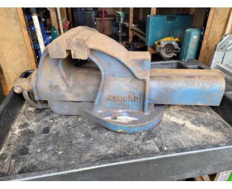 A Record 36 heavy duty work bench vice. 