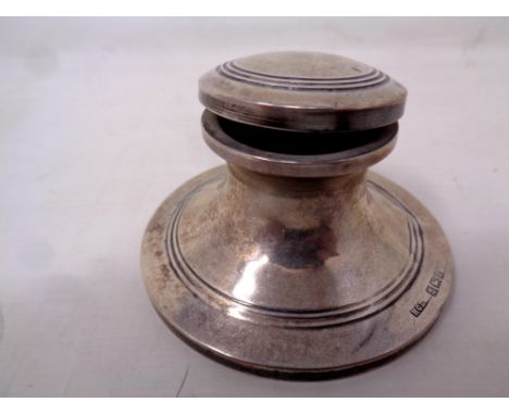 A small silver inkwell with glass liner, Birmingham 1909 