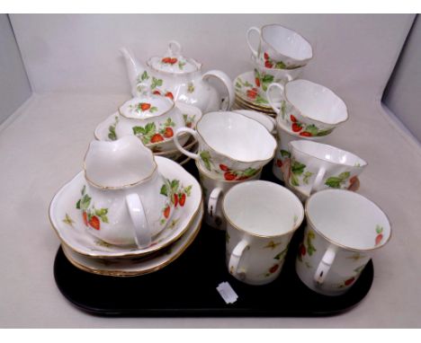 A thirty two piece Ringtons Virginia Strawberry tea service and a Royal Worcester strawberries serving plate 
