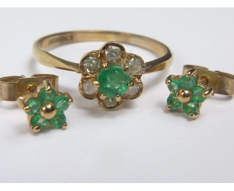 Diamond and emerald floral style cluster ring in 18ct gold and the matching ear studs. (3).