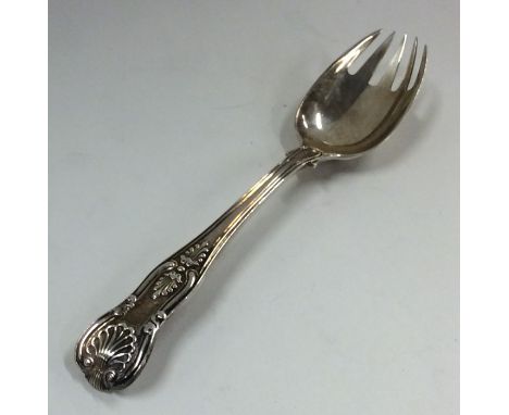 A silver Kings' pattern fork. London. By MC. Approx. 34 grams. Est. £25 - £35.