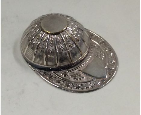 A silver plated jockey cap caddy spoon. Est. £20 - £30.
