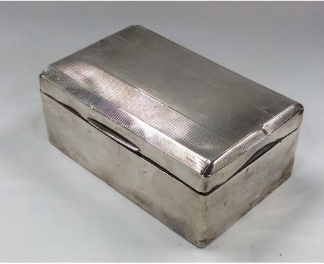 An engine turned silver cigarette box with hinged lid. Approx. 353 grams. Est. £25 - £35.