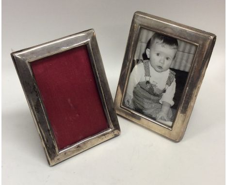 Two silver picture frames. Approx. 152 grams. Est. £30 - £50.