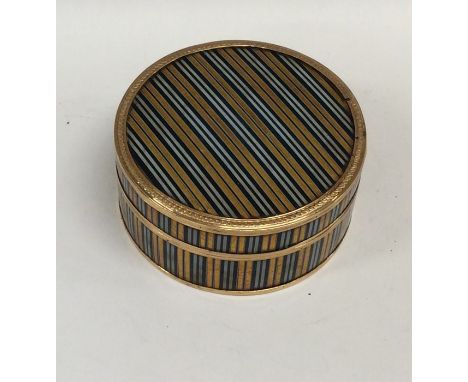 An attractive circular tortoiseshell, gold and enamel dressing table box with lift-off cover. Approx. 76 grams. Est. £200 - £
