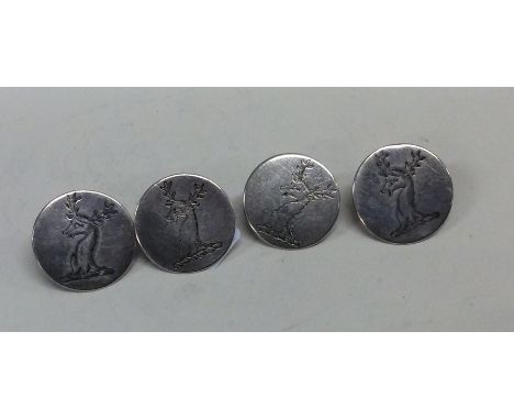 A good set of Georgian Irish silver buttons crested with stags. Approx. 22 grams. Est. £250 - £350.