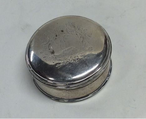 A heavy Georgian silver box with lift-off cover and crested lid. Approx. 50 grams. Est. £100 - £150.