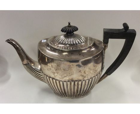 An Edwardian half fluted silver teapot. Sheffield. Approx. 543 grams. Est. £150 - £200.