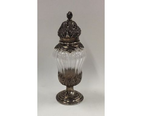A good quality small silver gilt caster on spreading base. Approx. 72 grams. Est. £20 - £30.