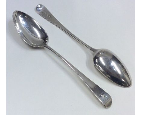 A pair of Georgian silver OE pattern tablespoons. London 1800. By WE. Approx. 133 grams. Est. £60 - £80.