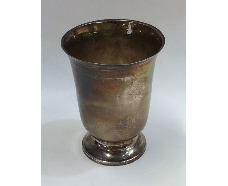 A tall tapering French silver spill vase on spreading support. Approx. 113 grams. Est. £80 - £120.